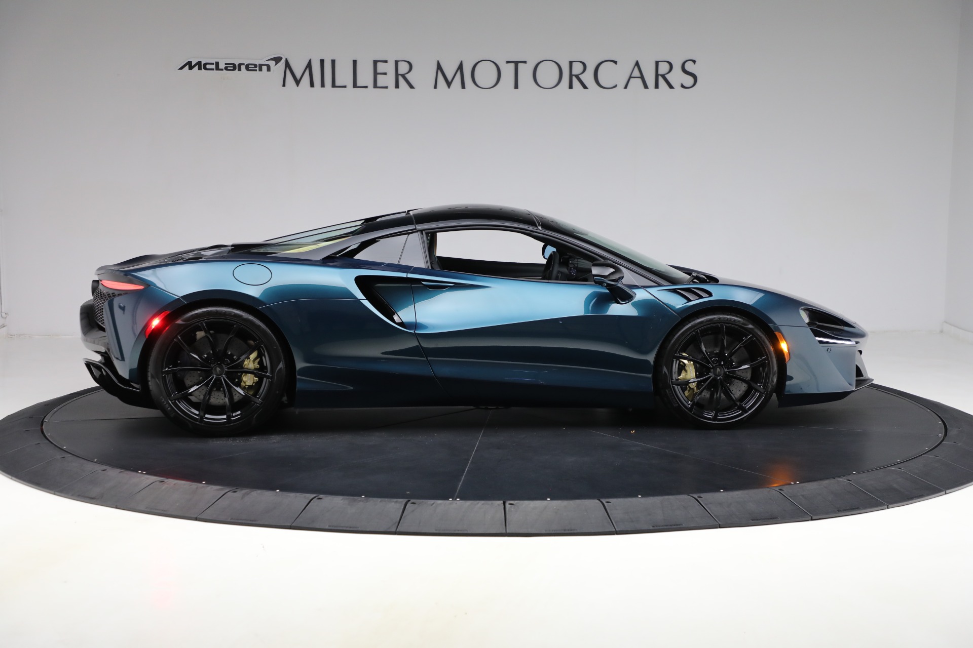 New-2025-McLaren-Artura-Spider